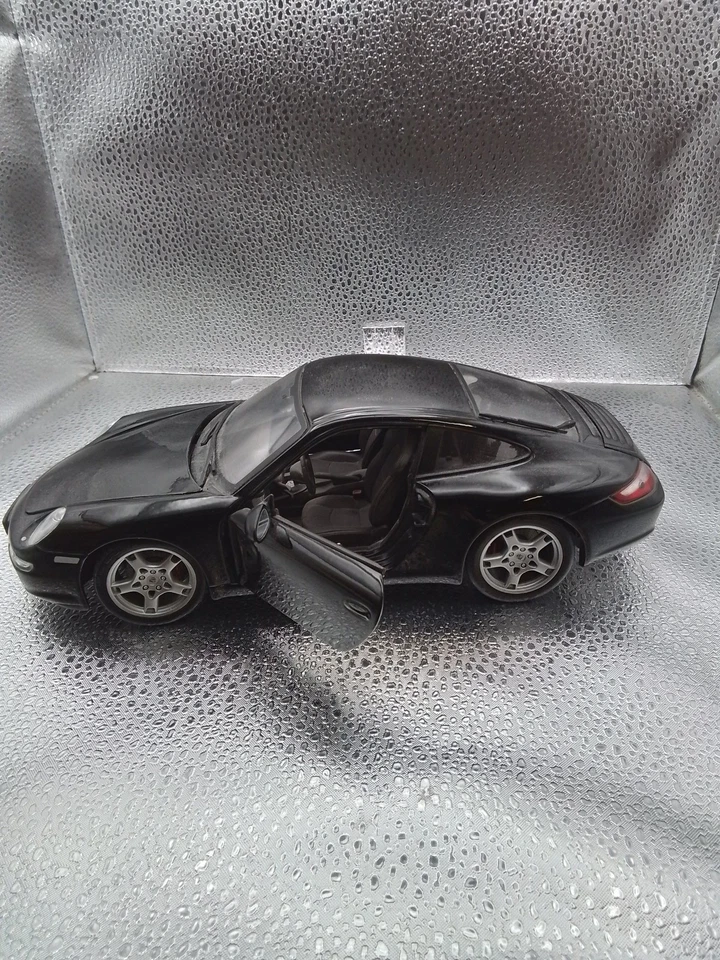Maisto Porsche 911 Carrera S Black 1:18 Diecast Model Car - #4456 - Image 3 of 4
