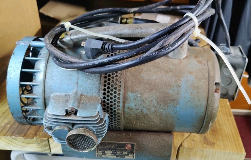 Vintage Bell & Gosset Air-Brush Compressor W2SYC7-1, Oil-less Compressor W/ Hose