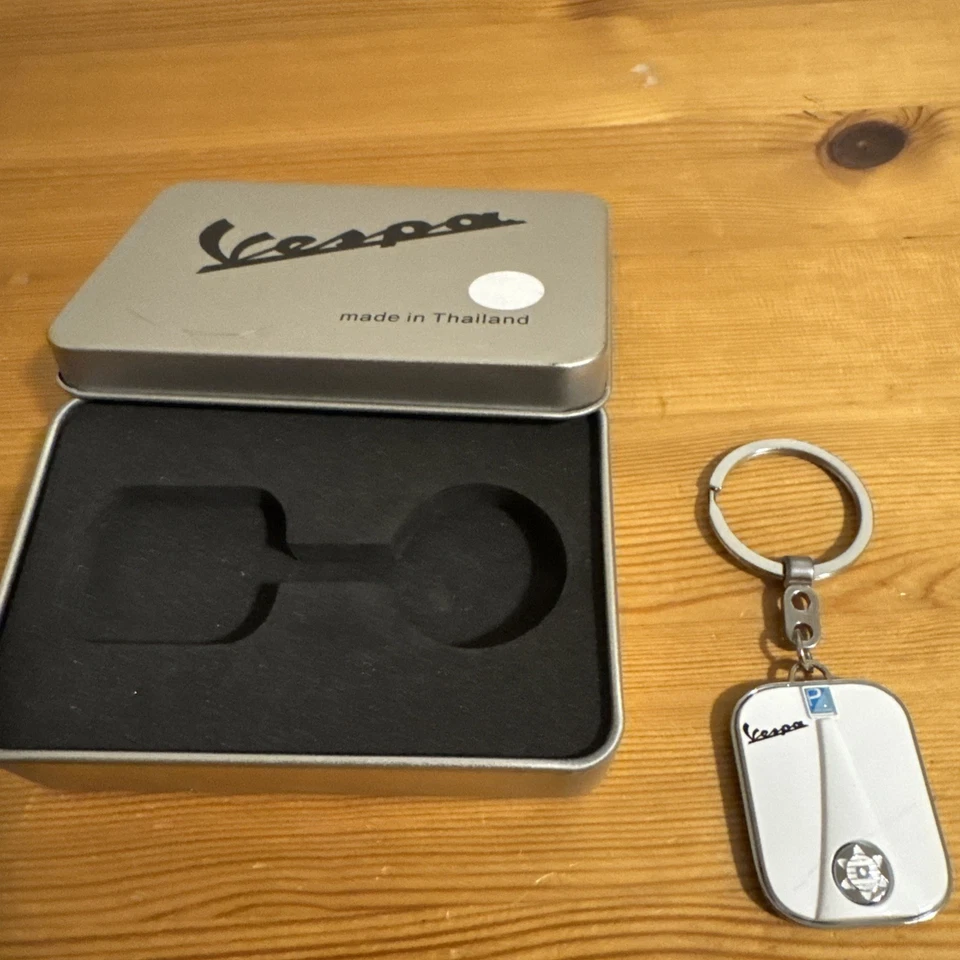 Llavero Vespa, blanco, ¡súper genial para los entusiastas de Vespa! Foto 3 de 4