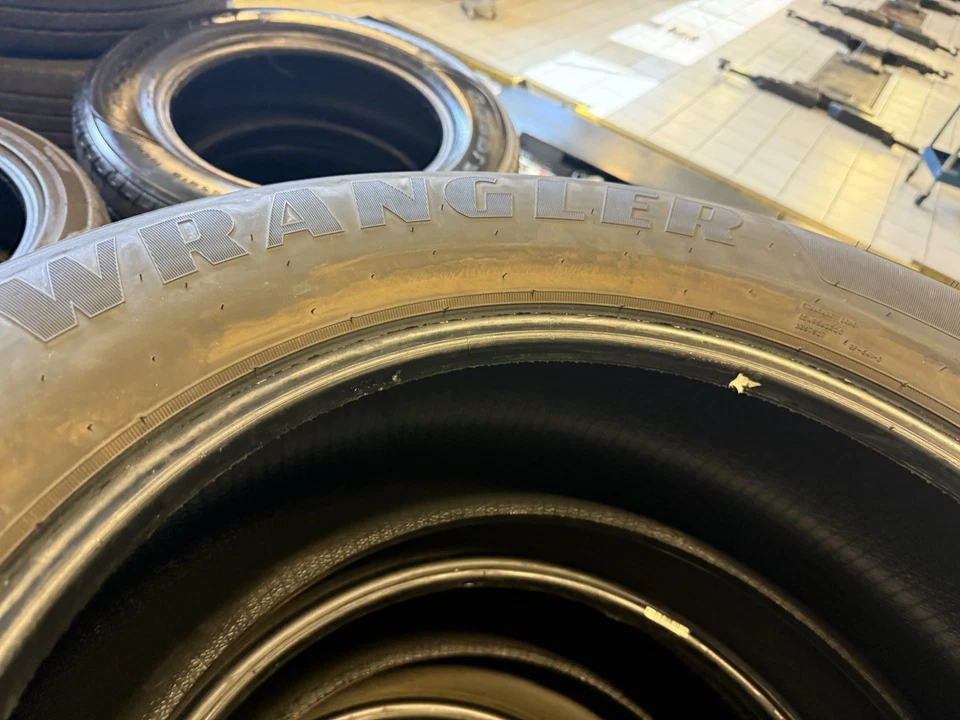 Neumáticos Ford F-150 2024 XLT, Goodyear 275/60/20 WRANGLER TERRITORY HT Foto 4 de 4