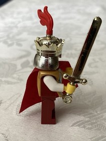 LEGO Minifigure Lion King cas441 Castle Kingdoms 7946 Lion Breastplate Crown