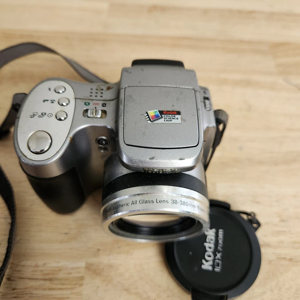 Kodak EasyShare Z740 5.0MP Digital Camera - Silver 10x Zoom - For parts - Image 3 of 4