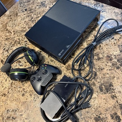 Microsoft Xbox One 500GB Console Bundle w/ Controller, Turtle Beach XO4 & Cables