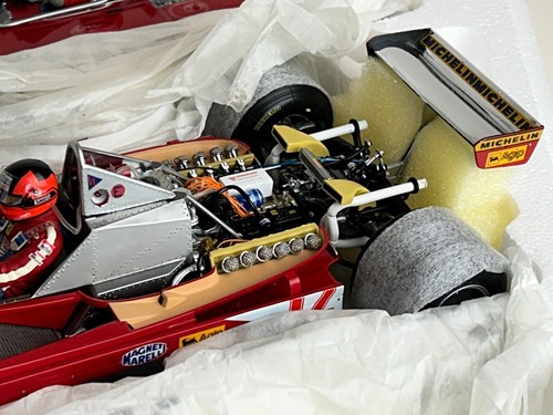 Exoto 1:18 Scale Niki Lauda & Gilles Villeneuve 1975 Ferrari 312T F1 Gift Set #1 - Picture 8 of 24