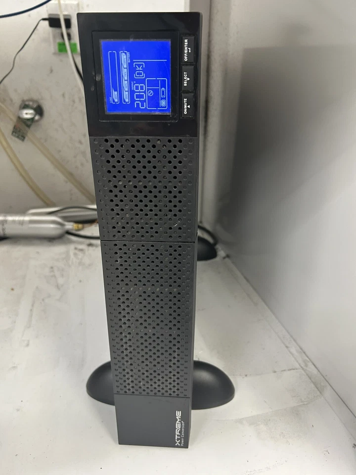 Xtreme Power Conversion 208/230V - Baterías no incluidas Foto 3 de 4