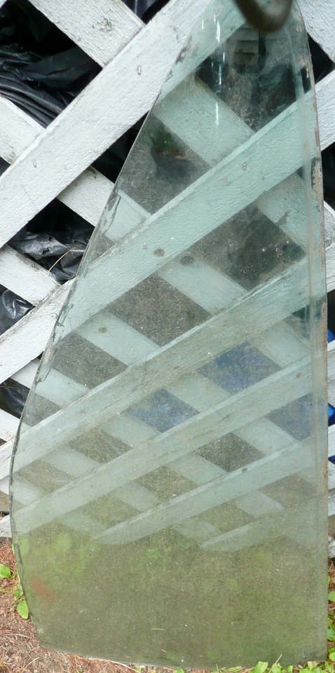 Ford Aspire - Ventana trasera lateral del conductor de cuatro puertas Foto 2 de 2