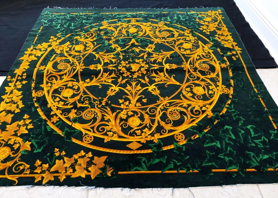 GIANNI VERSACE Panel Tela Terciopelo Verde Barroco Medusa e Hiedra Estampado Talla 52" Foto 2 de 4