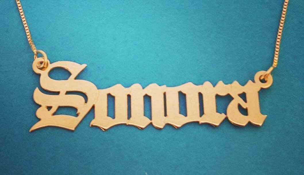 COLLAR PERSONALIZADO CHAPADO EN ORO 18K INGLÉS ANTIGUO CUALQUIER PLACA CON NOMBRE ** VENDEDOR DE EE. UU.