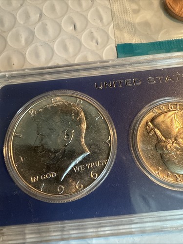 1966 silver mint set 2-1974 PROOF SETS 1971 & 1972 MINT SETS AND 1972 PROOF SET - Picture 2 of 12
