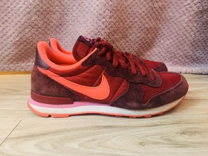 nike burgundy internationalist suede trainers
