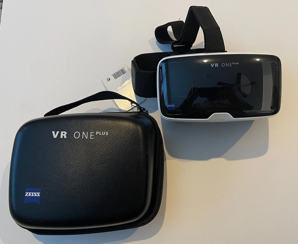 VR One Goggles Plus Headset Zeiss Virtual Reality Interactive 2017 Travel Case - Image 2 of 4