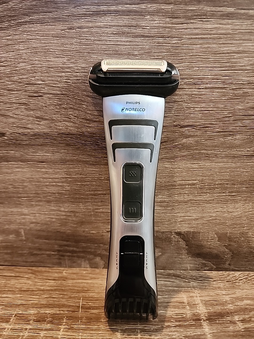 PHILIPS Norelco Bodygroom 7100 showerproof body groomer Seri