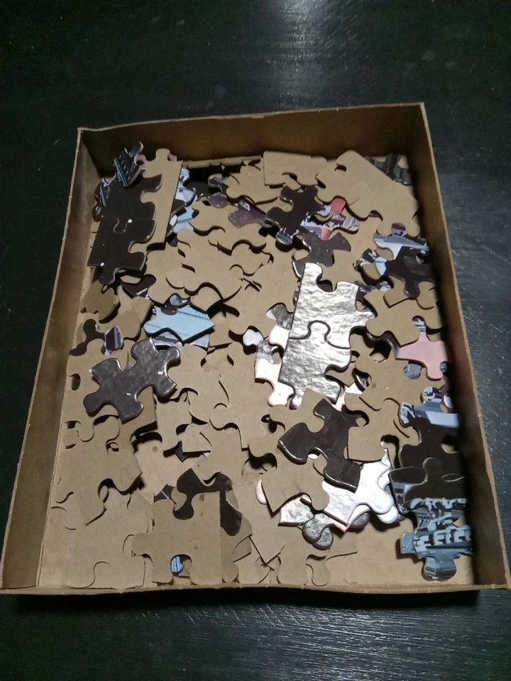 Battlestar Galactica Parker Brothers 140pc Jigsaw Puzzle - Image 2 of 2