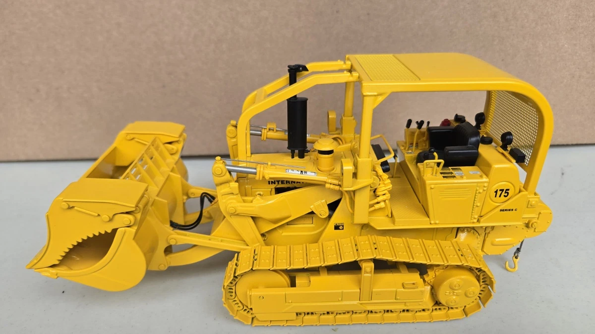 First Gear 1:25 Scale Diecast & Toy International Harvester for