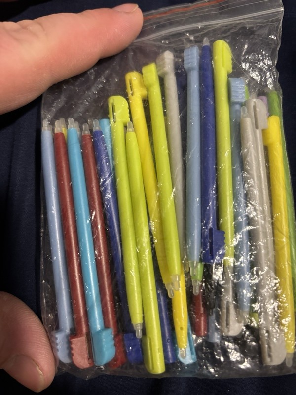 Multicolor Plastic Anti-Scratch Stylus for Nintendo DS & Nintendo 3DS (lot)
