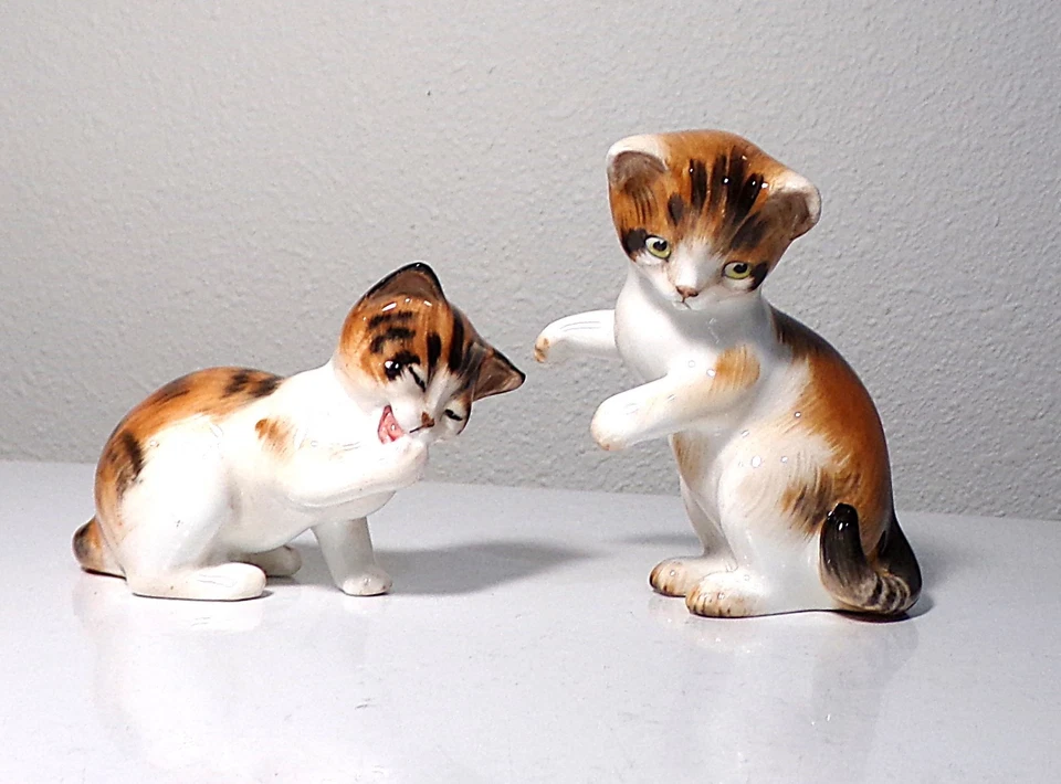 Vintage Royal Doulton Calico Kittens HN2582 Hugger & HN2583 Cat Licking Paw - Image 2 of 4