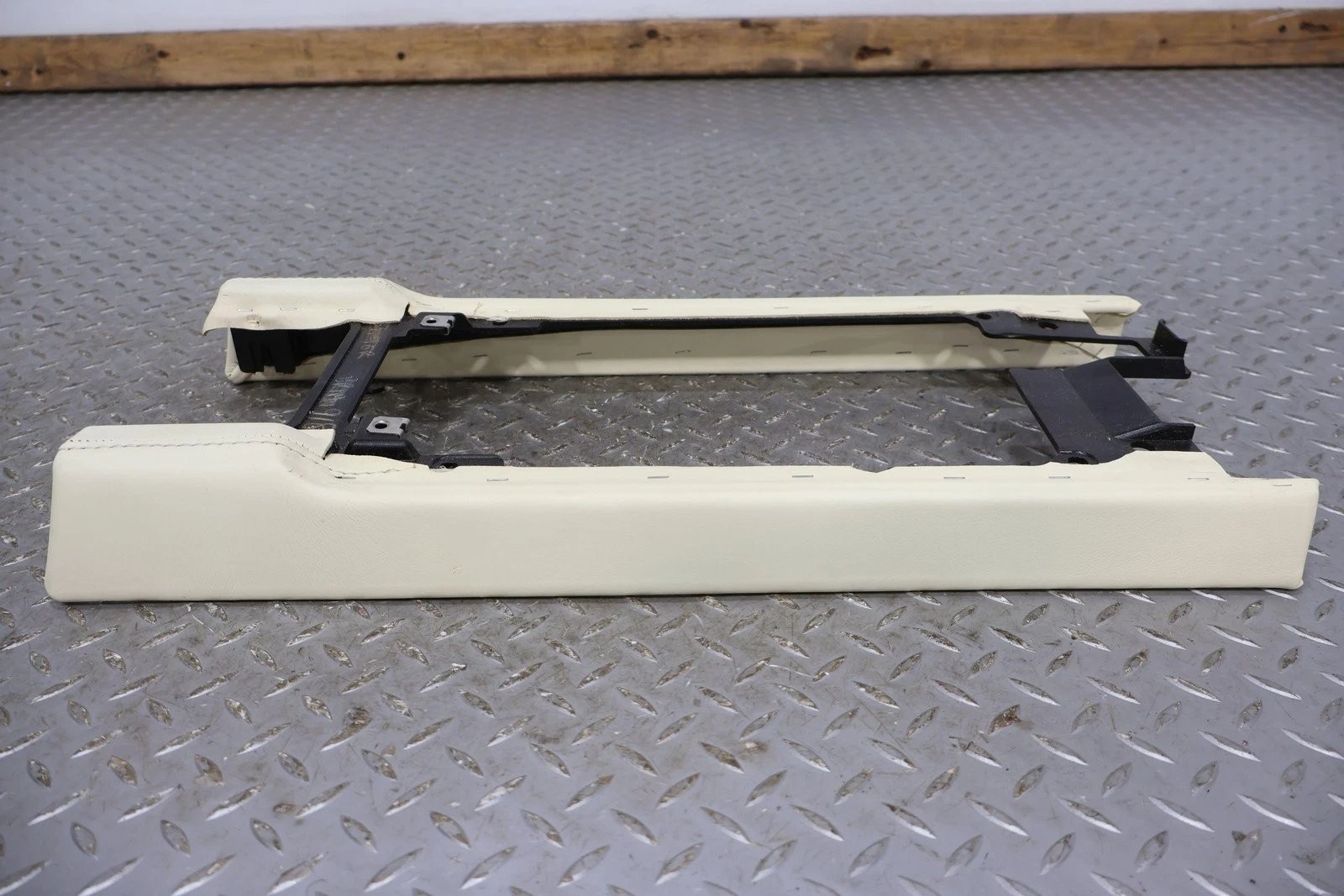 09 Aston Martin V8 Vantage Interior Floor Console Base (Cream Truffle Leather)