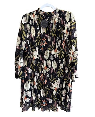 NWT Six Feathers Boutique Illa Illa Black Floral Pleated Swing Dress Size Small