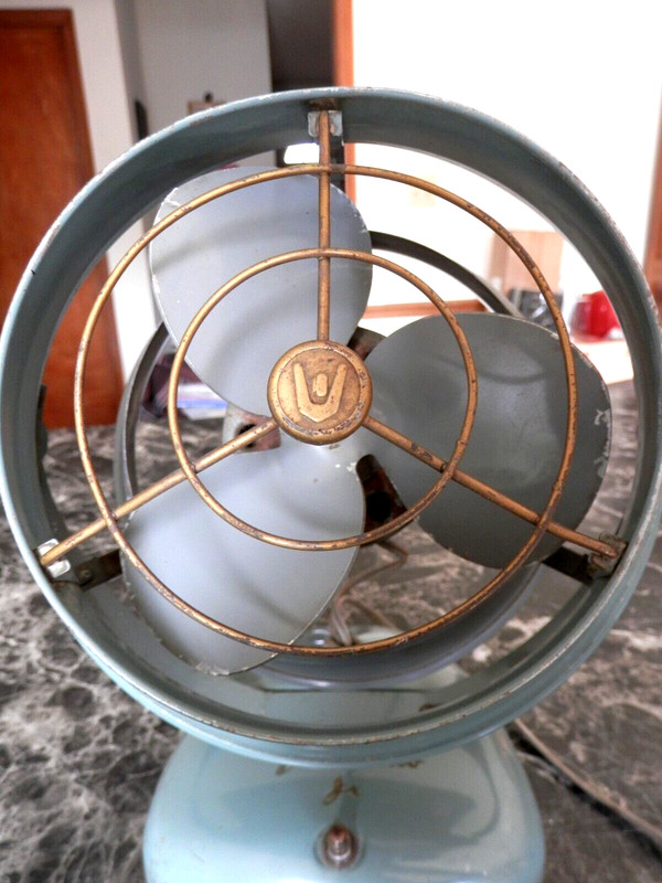 VINTAGE 1940'S DESKTOP GREEN VORNADO JR. MODEL # 1402 ELECTRIC FAN~RUNS SMOOTH~