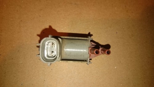 Vacuum Solenoid Valve (18114-75f1-0 184600-3690) - Suzuki Wagon R 1.2 (1999) - Picture 2 of 3