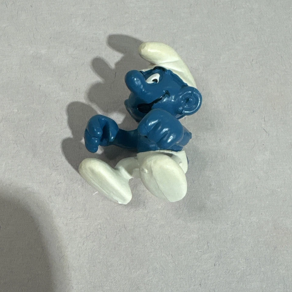 LOT OF 8 VINTAGE SMURFS IN MOTION WITHOUT VEHICLES SCHLEICH - Image 4 of 4