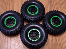Fits Traxxas Unlimited Desert Racer UDR Baja KR3 Tires 17mm Black / Green Wheels