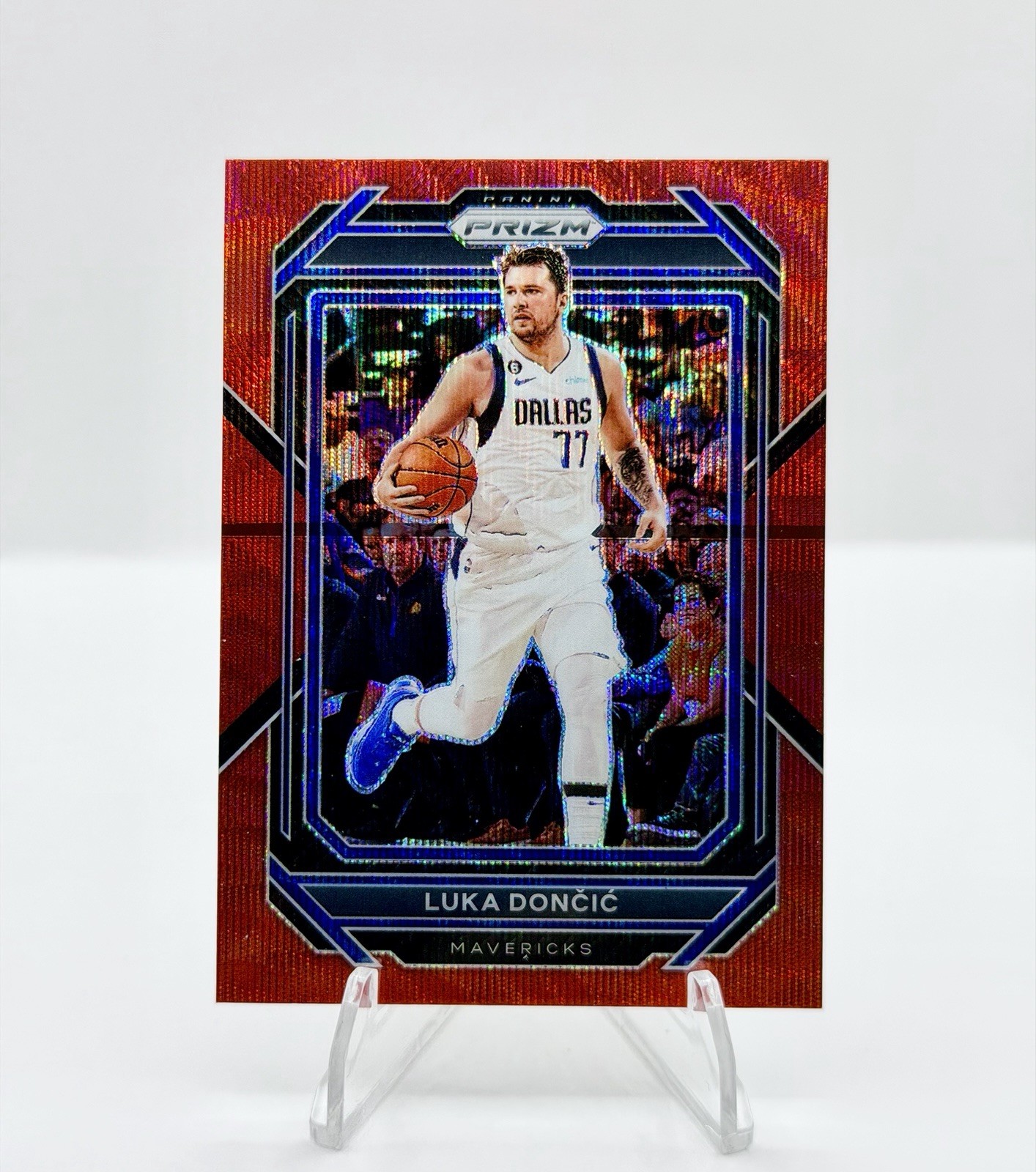 2022-23 Panini Prizm LUKA DONCIC Red Wave Prizm #196 Mavericks Lakers SP