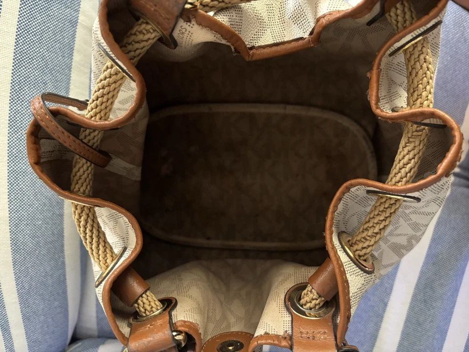 Bolsa Michael Kors jet set grande estilo baunilha - Imagem 3 de 4