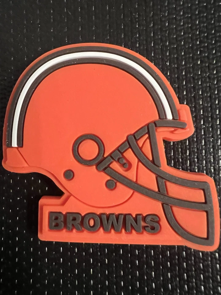DE COLECCIÓN NFL RETRO CLEVELAND BROWNS TABLA DE CLASIFICACIÓN DE GOMA IMÁN DE RANA NUEVO Foto 3 de 4