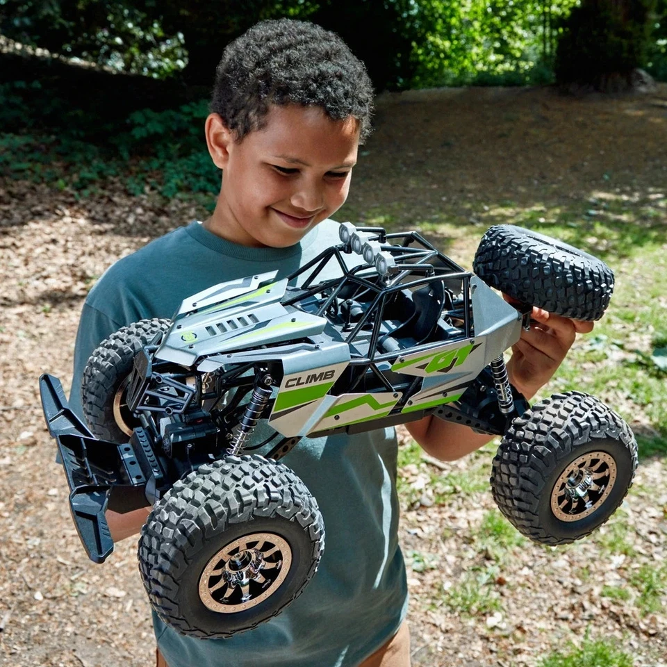 Rechargeable Remote Control Titan Crawler Truck 1:8 Scale 50 Metres Range 2.4GHz - Image 3 of 4