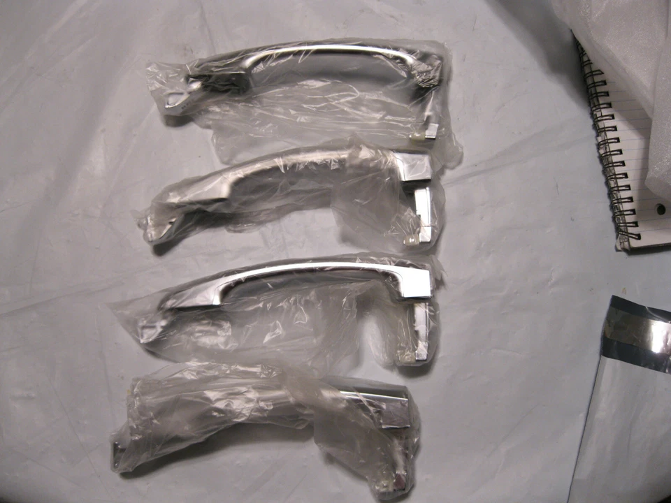 GM OEM Exterior Door Handle Package 93744504 FITS 2008-2010 Captiva Sport Vue - Image 2 of 4