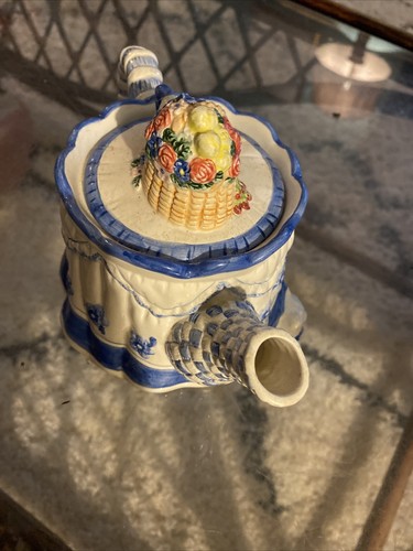 Avon White & Blue Ceramic Teapot -Cat, Basket of Flowers, Hat, Umbrella - Picture 7 of 9