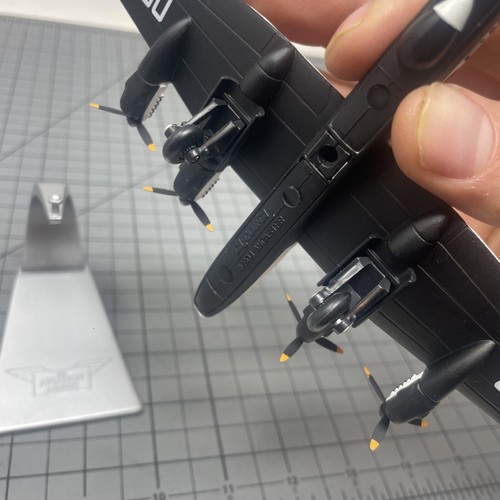 CORGI Aviation Military Corgi 47307 Avro Lancaster9 Sqn. RAF Salibani 47307 - Picture 7 of 9
