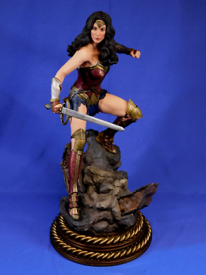 BATMAN V SUPERMAN WONDER WOMAN PREMIUM FORMAT STATUE SIDESHOW