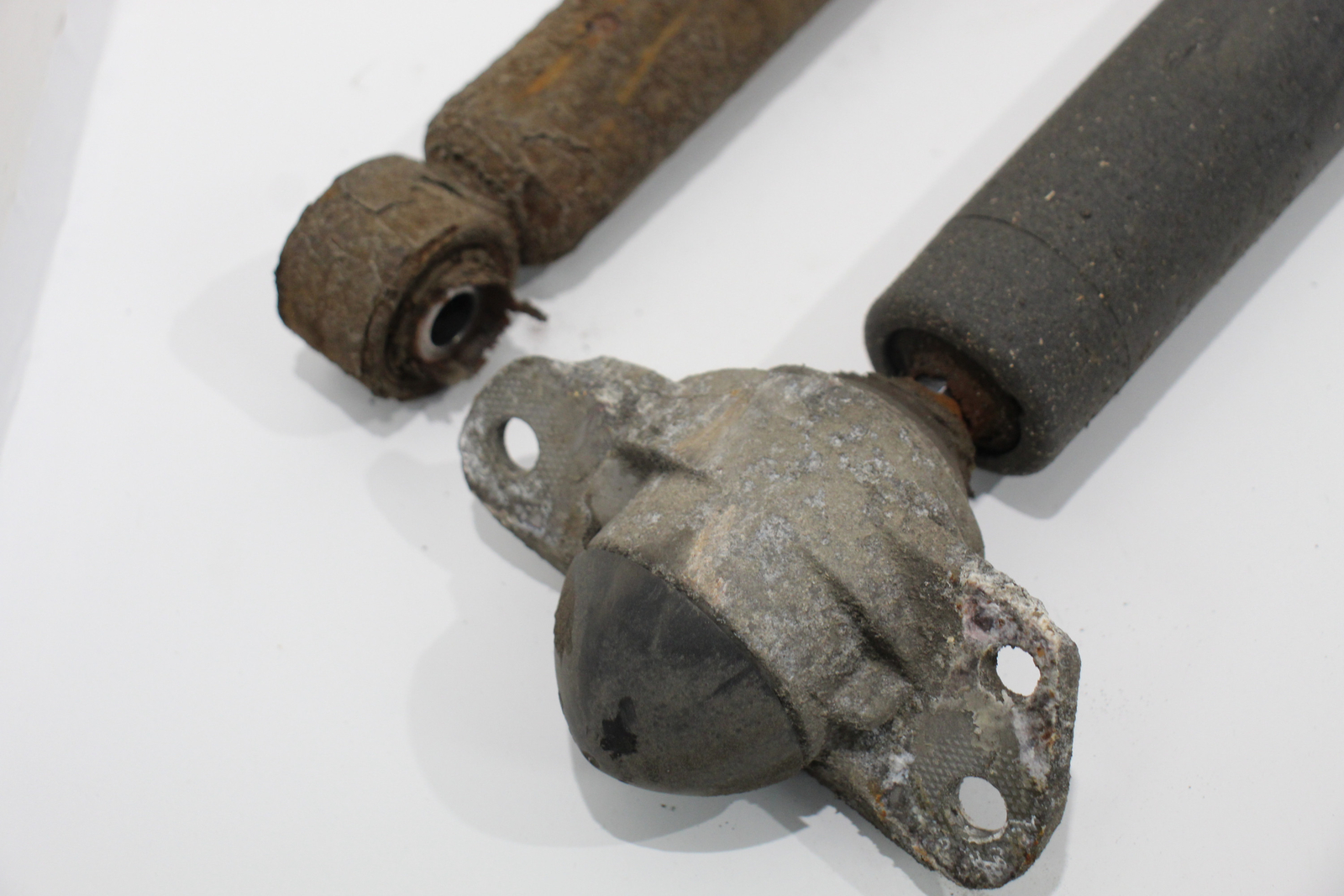 VW Golf 1K Mk5 Rear Shock Absorbers Pair 1K0513029FG eBay