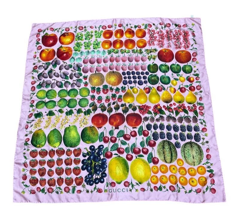 Foulard Gucci motif fruits Italie 86 x 86 cm soie 100% made in Italy occasion