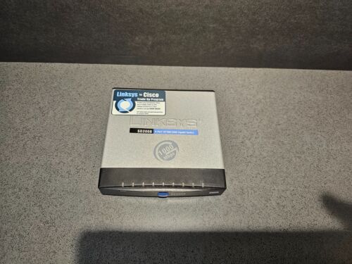LINKSYS CISCO 8-Port 10/100Mbps SD208 Network Ethernet Switch + Power Supply - Picture 2 of 10