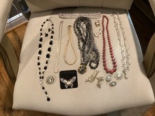 Lotto bigiotteria vintage, anni 40-70 - collane, orecchini a clip, spille