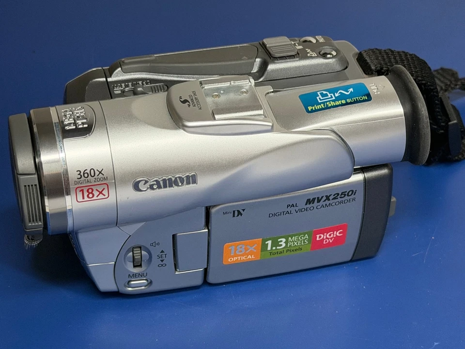 Canon MVX250i PAL DV Camcorder 18x Optical Zoom 1.3MP Strap - Image 2 of 4