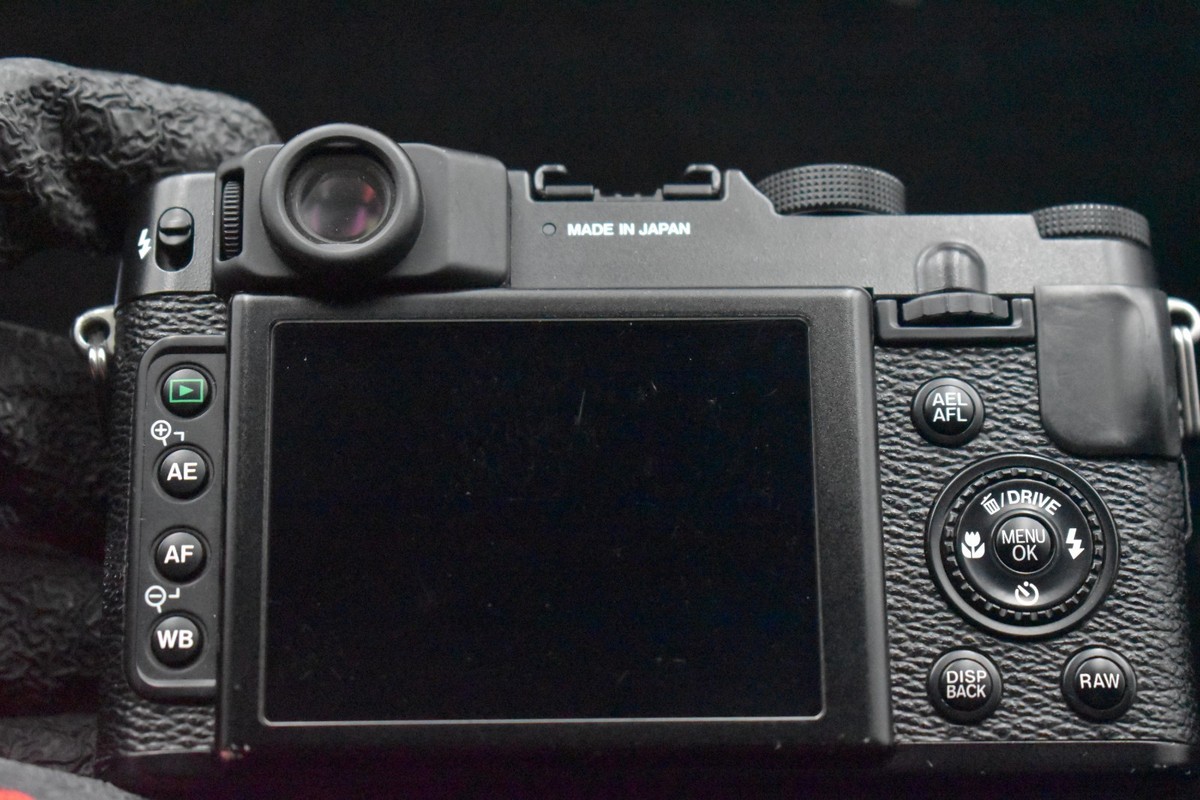 US Duty Paid] Fujifilm X10 Black Point and Shoot Compact Digital