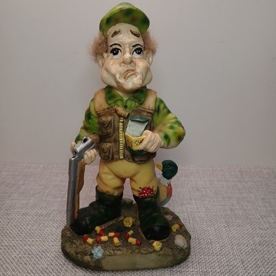 Porcelain Hunter Figurine Duck Hunter Statue 6.5 ''