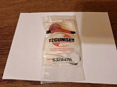 OEM Genuine  Tecumseh Engine Carburetor Primer Bulb & Ring. Part 632047A