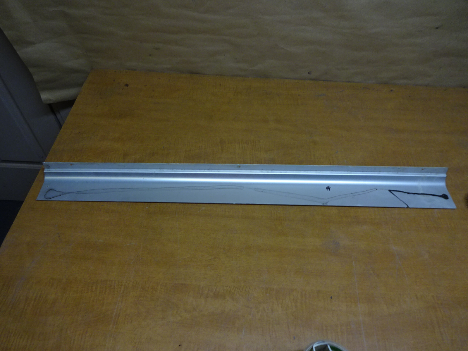 Maserati 4200 - LH Underdoor Moulding / Kick Plate  P/N  386100313