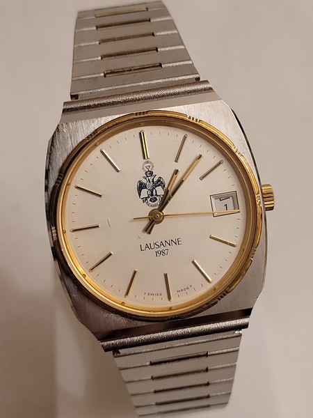 LAUSANNE 1987 SWISS MADE DATUM VERGOLDET QUARZ HERREN UHR 31MM