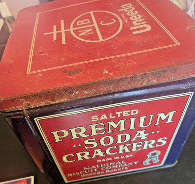 Vintage 1920s Uneeda Bakers Premium Soda Crackers Tin 8x8x9 Store Can National B