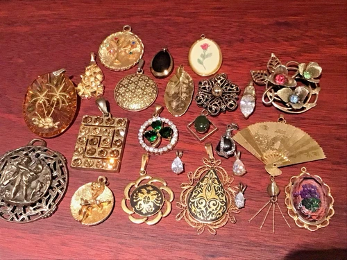 23 PC VTG~PENDANT COSTUME JEWELRY  LOT~CRYSTAL~RHINESTONE~JADE~CARNIVAL GLASS~CZ
