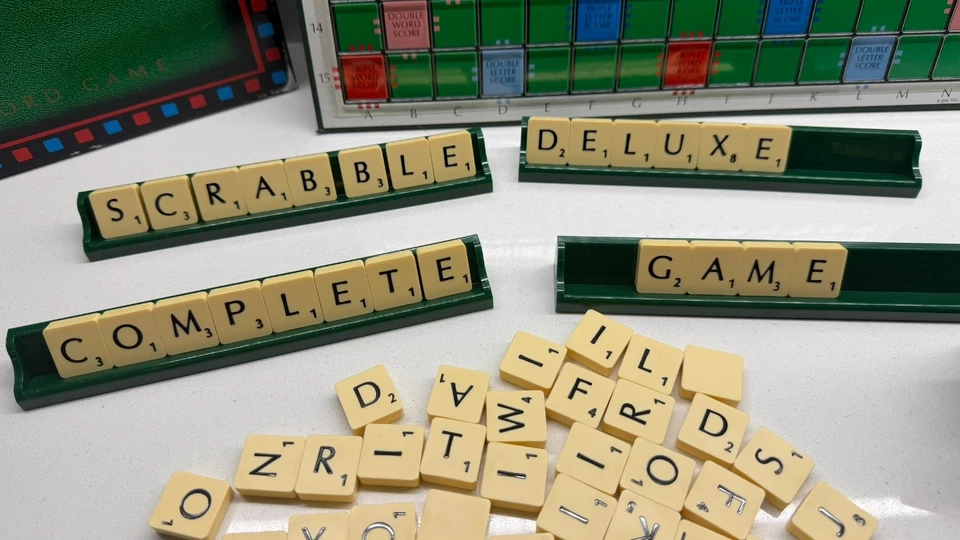Rare vintage Scrabble Deluxe With Turntable And Electronic Timer 1988 complete - Image 2 of 4