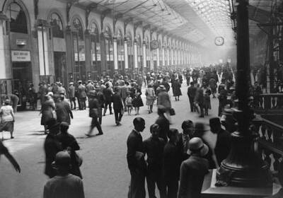La salle des pas perdus dans la Gare Saint-Lazare Paris France 1930 Old Photo 1