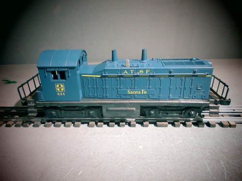 Lionel Santa Fe AT&SF Diesel Switcher 634 RUNS FORWARD & REVERSE W/LIGHT. - Picture 5 of 8