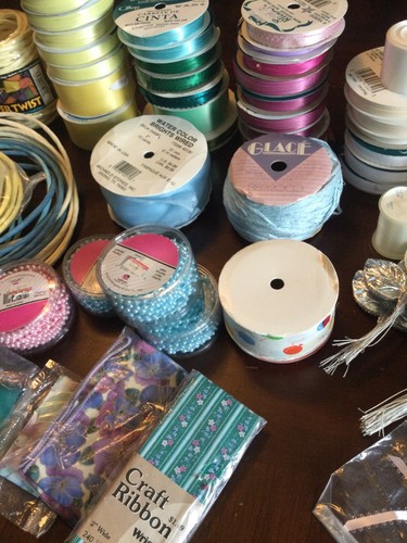 LOT of RIBBON - Twisted Paper ..NEW & USED ... GIFT - FLORAL - CURLING - CRAFT - Picture 6 of 12